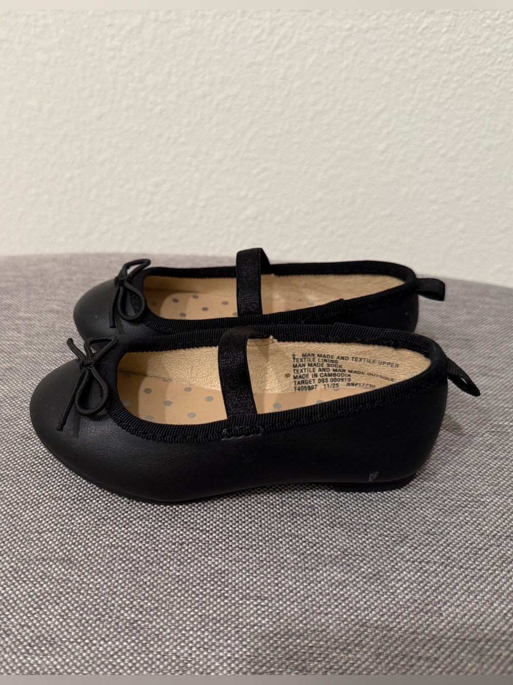 Like New! Girls Black Mary Jane Ballet Flats - Size 6